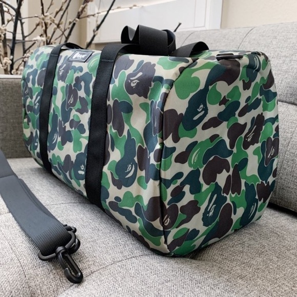 🦍 A bathing ape bape camo duffel travel gym bag - Picture 3 of 4
